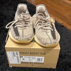Yeezy Boost 350 V2